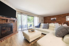 Charming 1BR Condo with Patio, Near The Lake Geneva